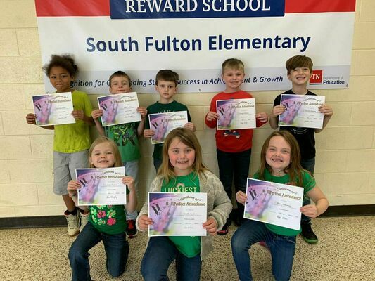 SFES FIRST GRADE PERFECT ATTENDANCE
1st--Back row--Jamariee Eaton, Jase Purcell, Reed O'Connell, George Holman, Hayden Barnes
Front Row---Arabella Watkins, Amelia Scott, Reese Galloway
