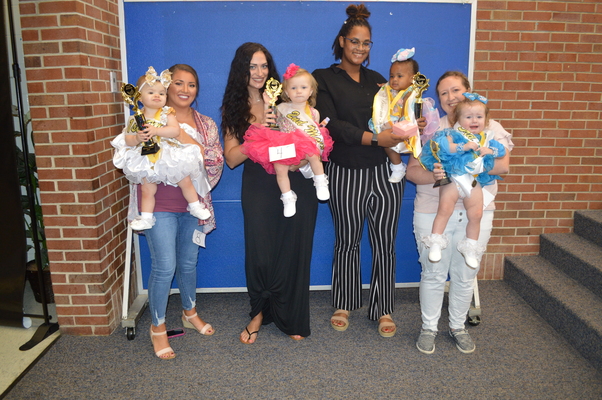 MINI MISS BANANA FESTIVAL 2023 – Heiress Thomas, third from left and daughter of Latavia Thomas of South Fulton, was crowned Mini Miss Banana Festival Sept. 9 at Fulton High School in the age 13-23 month division. Pictured, left to right, in the court, were first maid, Caris Clement, daughter of Cain and Hannah Clement, Medina, Tenn.; second maid, Brenlyn Coffey, daughter of Mackenzie and Tanner Coffey, of Fulton; Queen, Heiress Thomas; third maid, Adalyn Keeling, daughter of Dillon and Chelsea Keeling of Tiptonville, Tenn. (Photo by Benita Fuzzell)