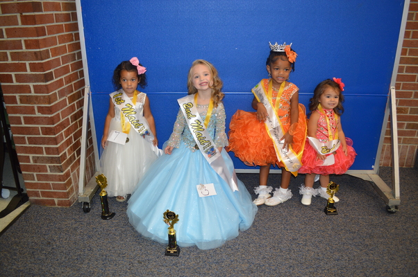 2023 TINY MISS BANANA FESTIVAL – Leveya Hall, third from left, daughter of Tamika Hall of Mayfield, was crowned Tiny Miss Banana Festival Sept. 9 at Fulton High School, in the ages 2-3 year-old division. Others who placed in the category included, left to right, Vera Simmons, first maid, daughter of  Whitney Simmons of Benton; Carley Camp, second maid, daughter of  Hailey and David Camp of South Fulton; Queen, Laveya Hall; and third maid, Lily Byassee, Amanda and Eric Byassee, Clinton. (Photo by Benita Fuzzell)