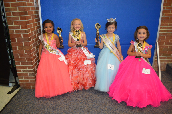 LITTLE MISS BANANA FESTIVAL 2023 – Crowned Queen in the Little Miss Banana Festival pageant Sept. 9 at Fulton High School, for ages 4-6, was Logan Forrest, third from left, daughter of Brooke and Brian Forrest of South Fulton. Others included in the court were, from left to right, first maid, Elliana Prince, daughter of Kristen Prince and David Polk, of Union City, Tenn.; second maid, Sophia Cathey, daughter of Allie and Curtis Cathey, South Fulton; Queen, Logan Forrest; and third maid, Remi Kate Daniels, daughter of Charity and Chad Daniels of Troy, Tenn. (Photo by Benita Fuzzell)
